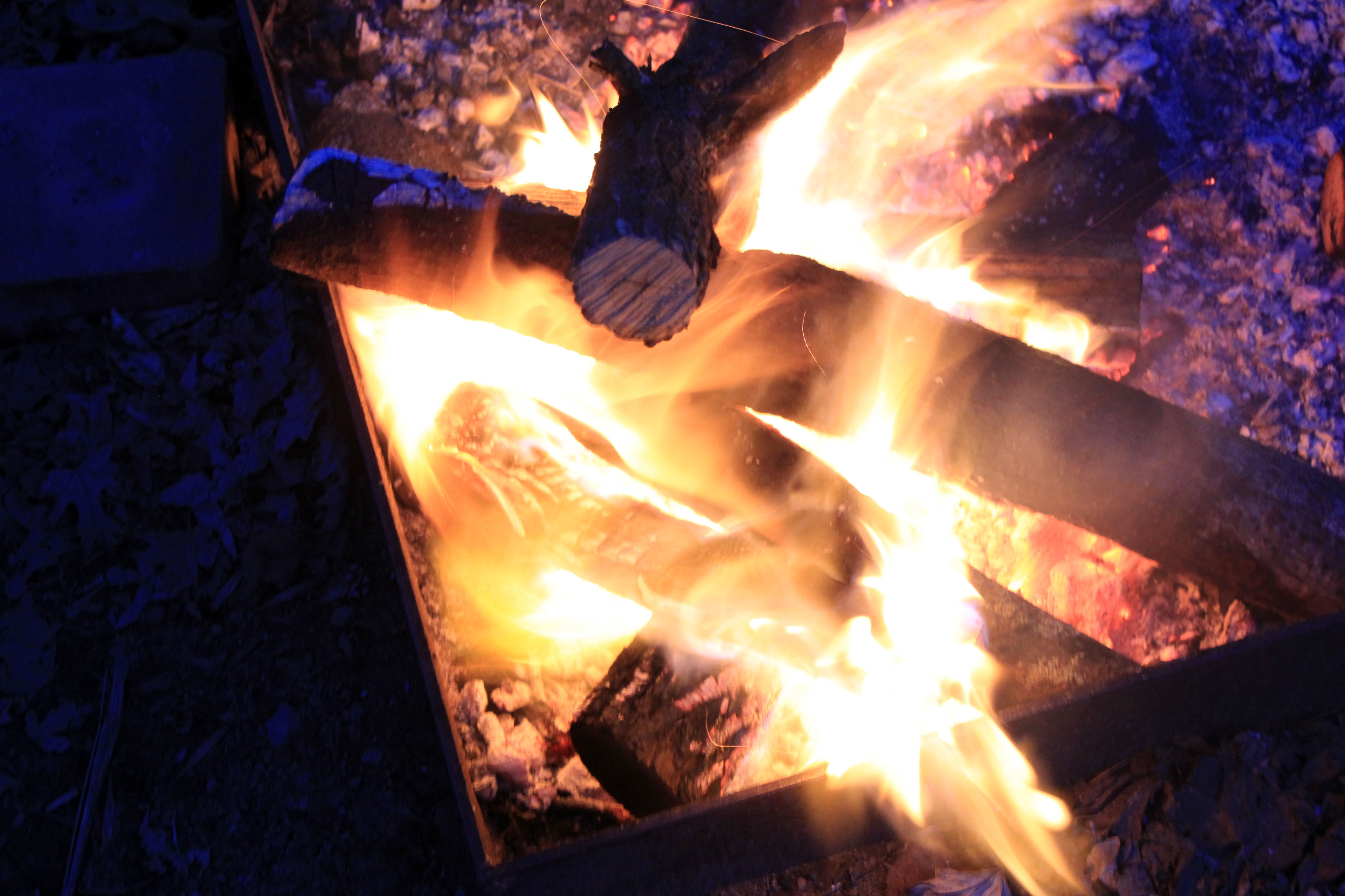 Free Stock Photo of Logs and Fire - Public Domain Photos