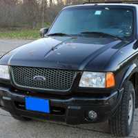 Black Ford Ranger XLT