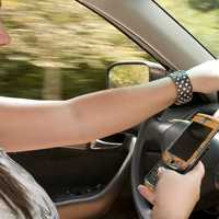 teenager-texting-on-phone-while-driving-a-car