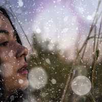 womans-face-in-the-snow