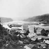 Houses in the town in Oregon City in 1867