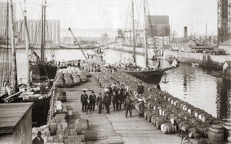  Port  of Quebec City in the early 20th century  in Canada 