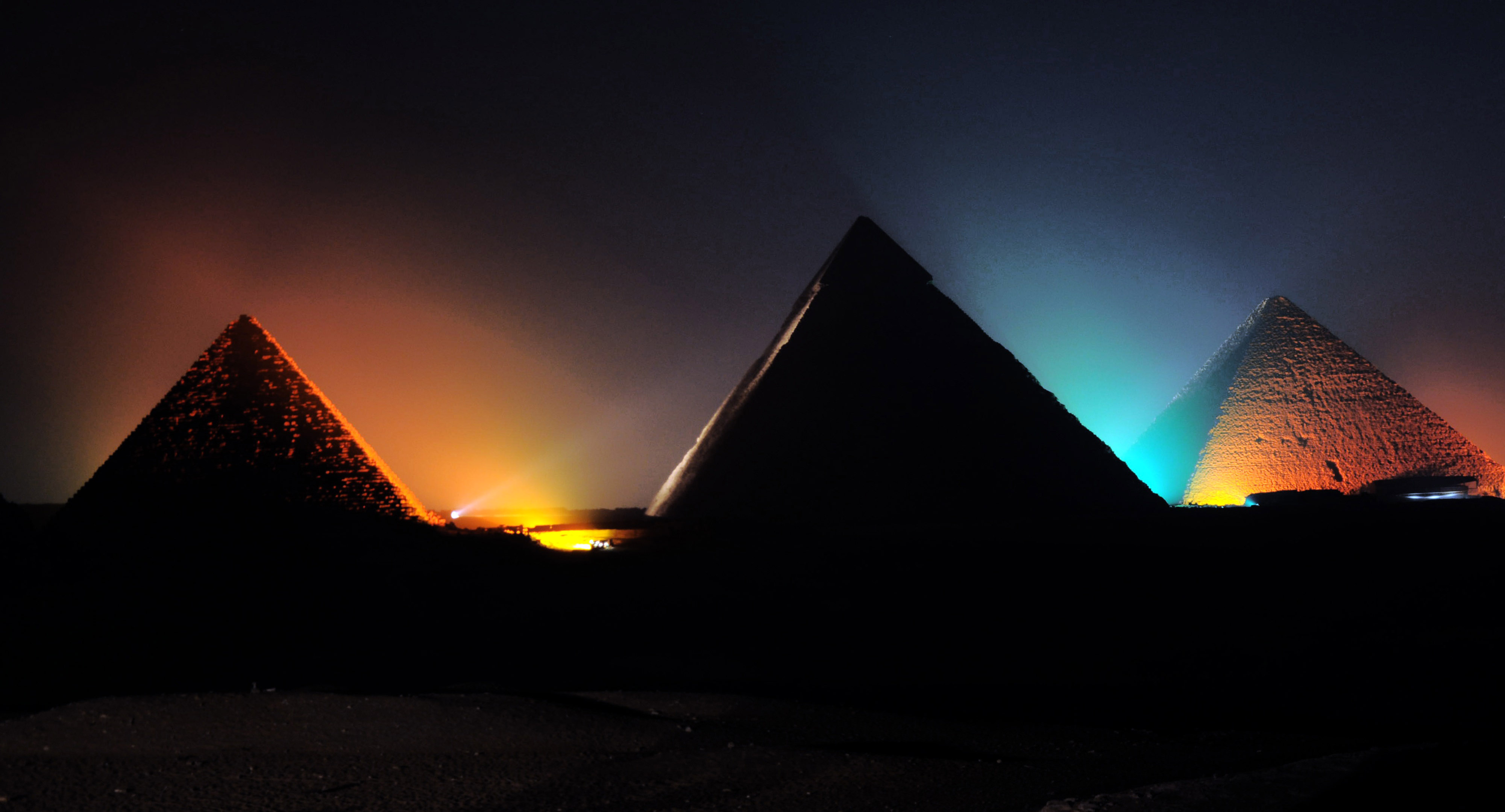 can i visit pyramids at night