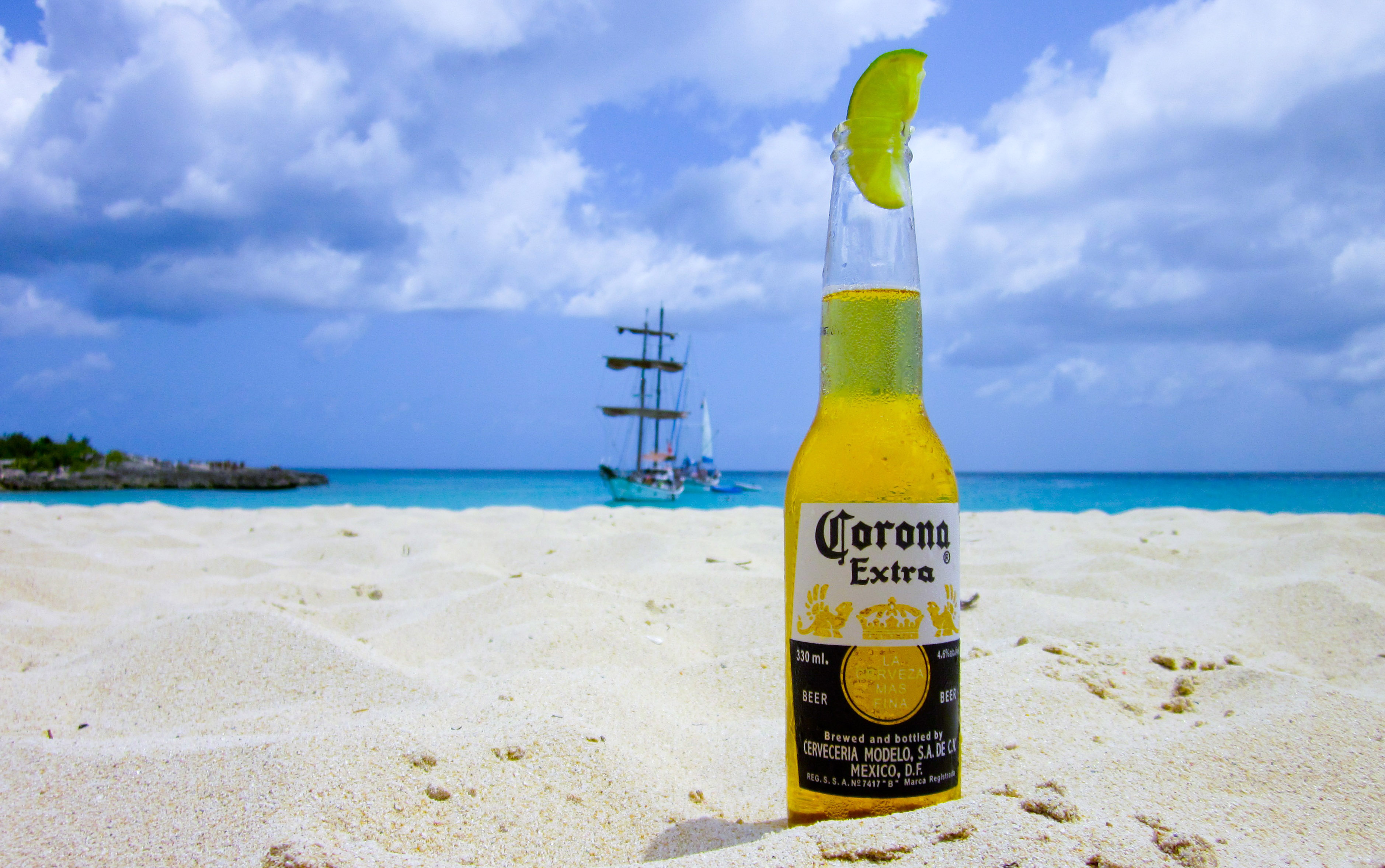 https://www.goodfreephotos.com/albums/food/corona-beer-on-beach.jpg