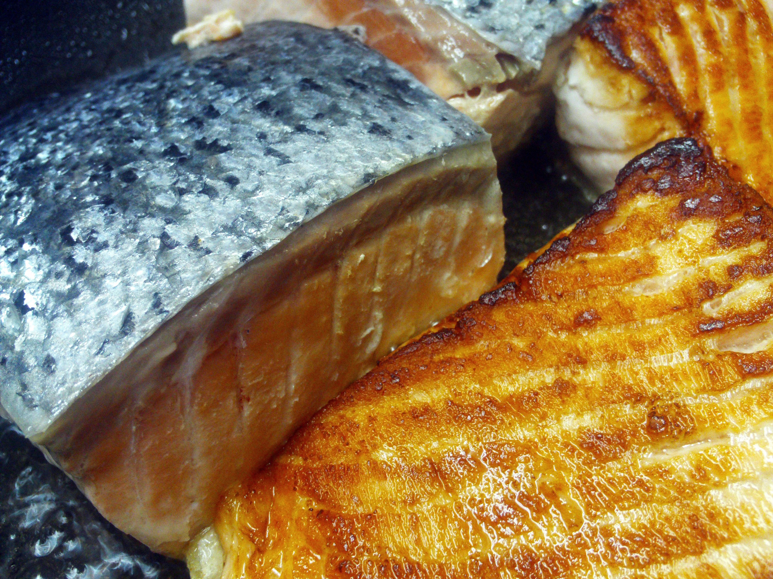 Рыбный хлеб рецепт. Полосатая рыба вкусная. Самая вкусная рыба. Рыбный хлеб. Лосось на гриле.