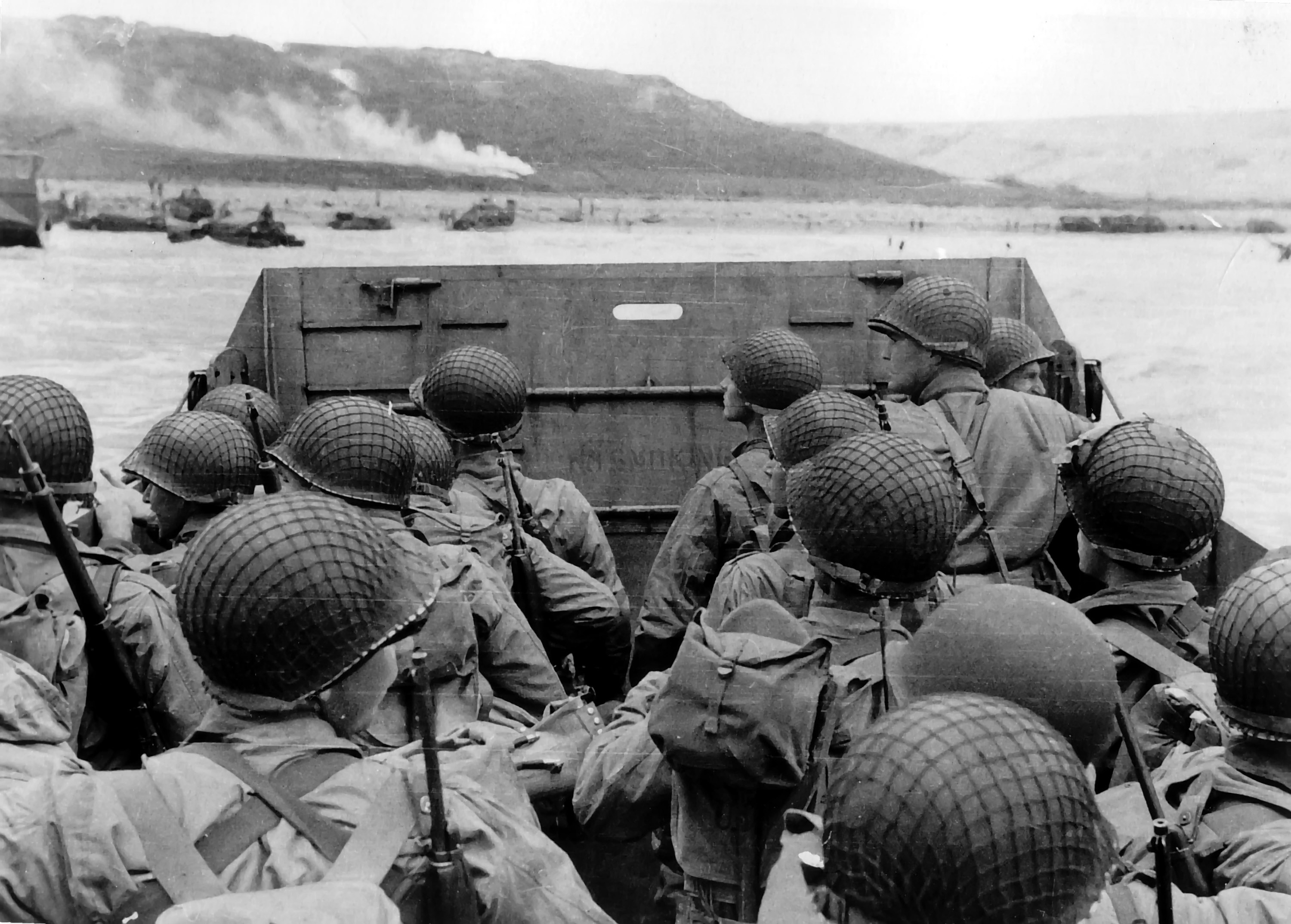 American troops approaching Omaha Beach on Normandy Beach, D-Day ...