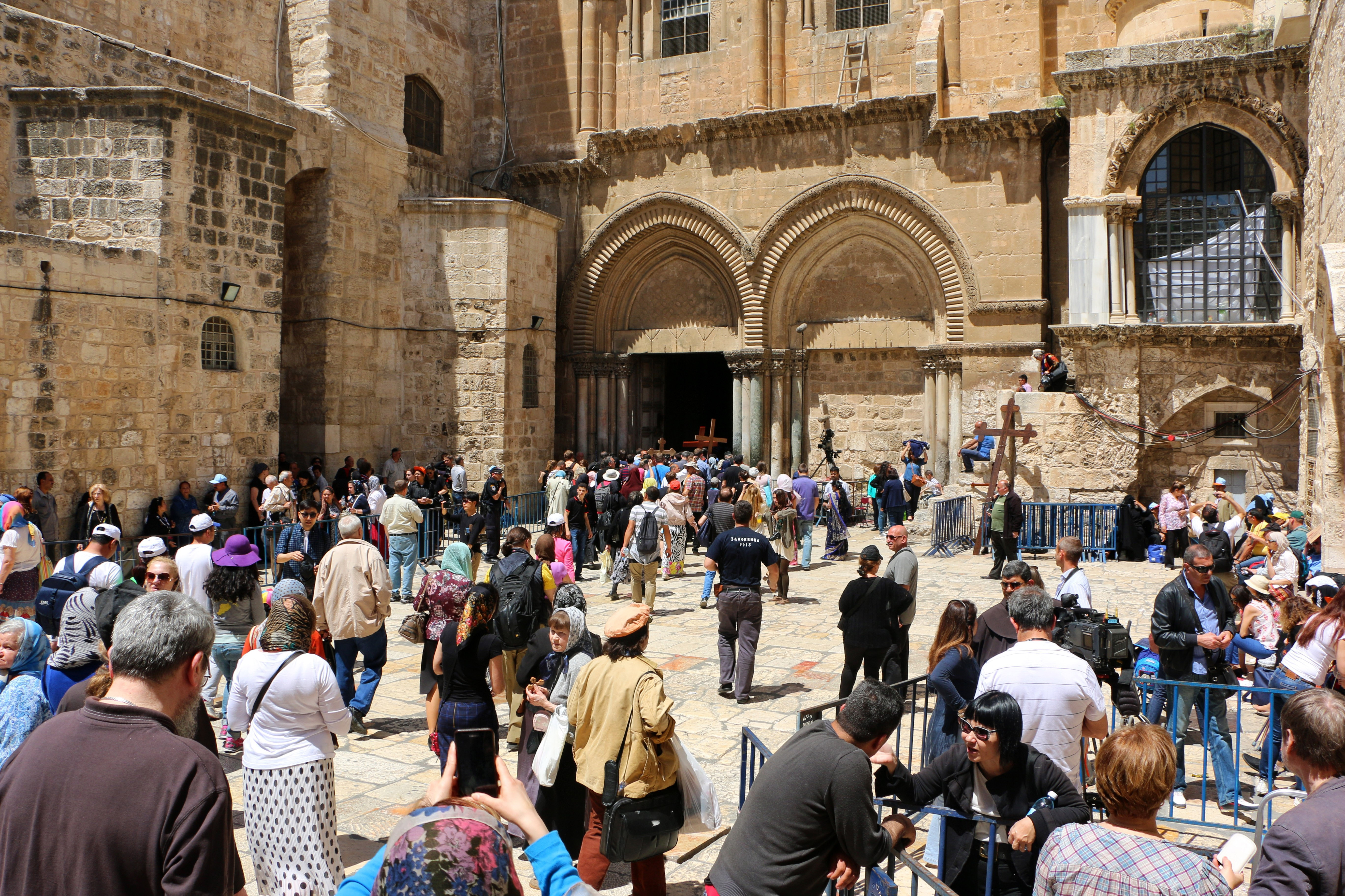 Jerusalem israel holy sepulcher with people image - Free ...