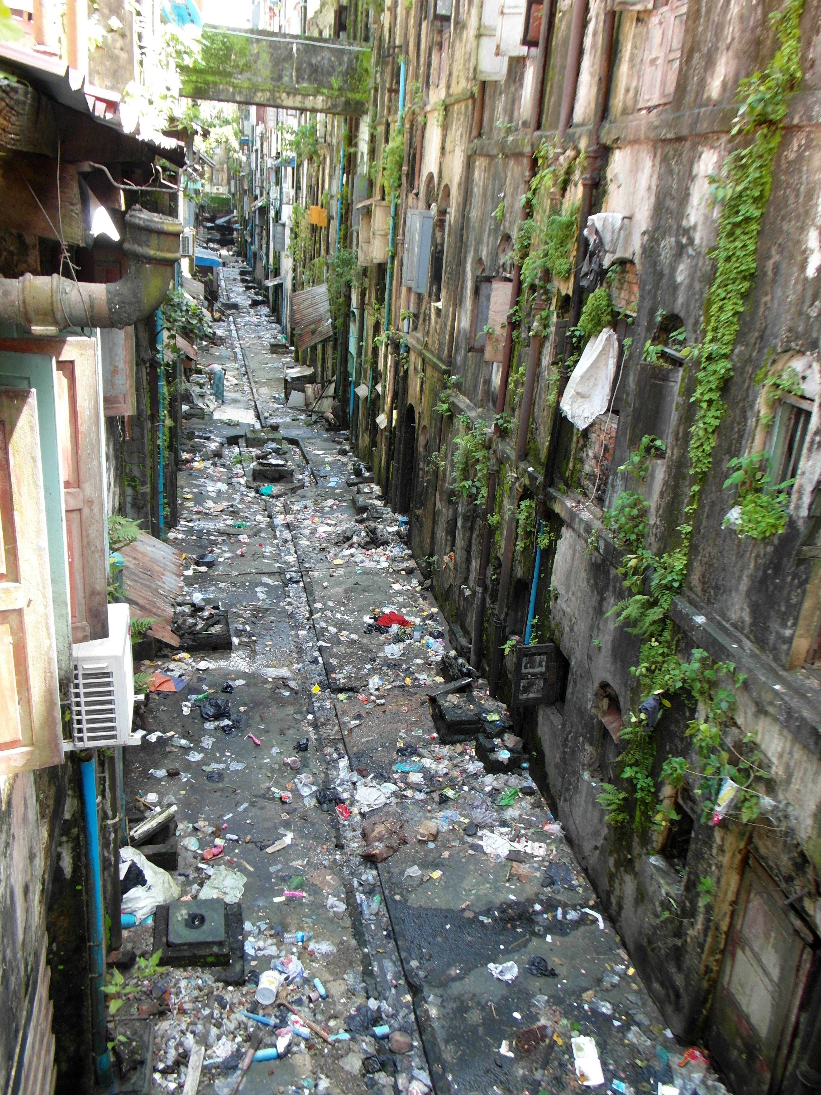 Dirty street back alley in Yangon Myanmar image - Free stock photo - Public Domain photo - CC0 Images