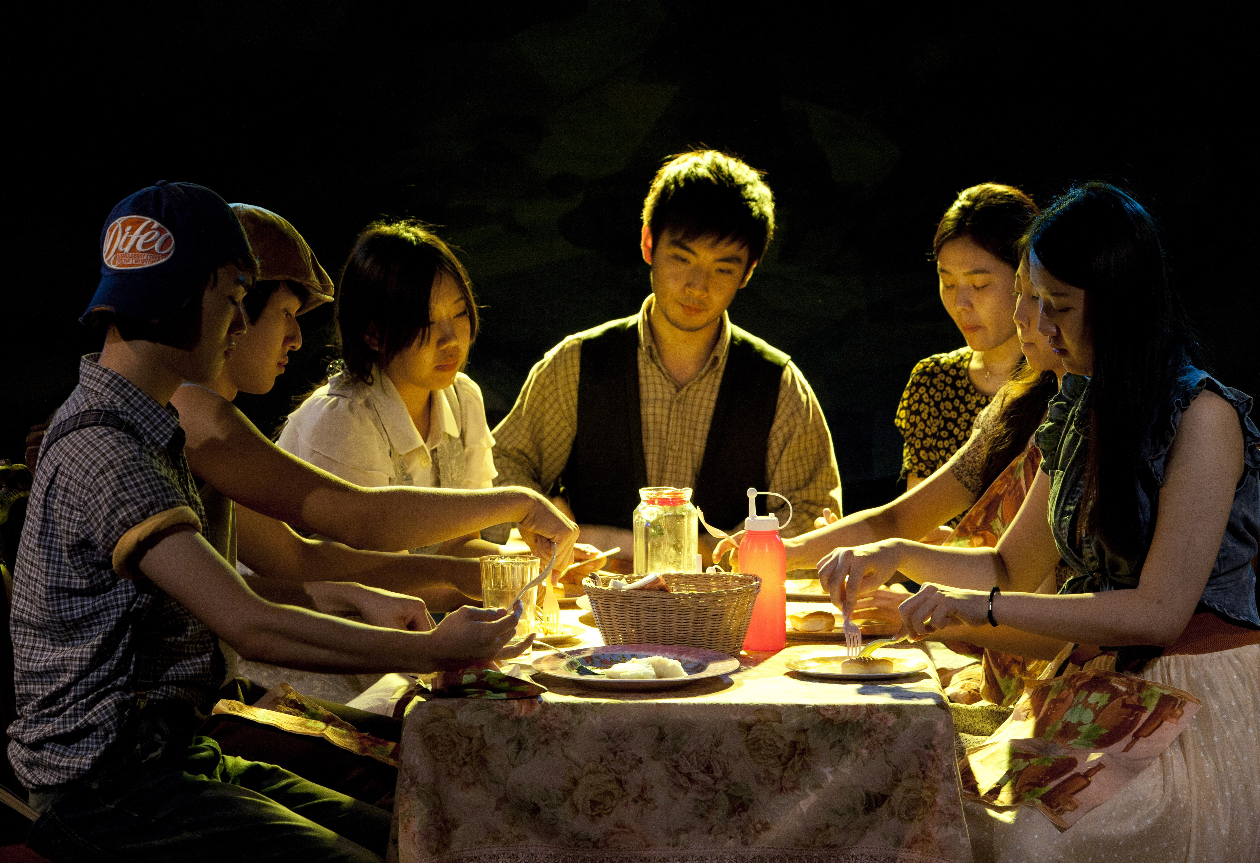 having-dinner-together-with-the-family image - Free stock photo