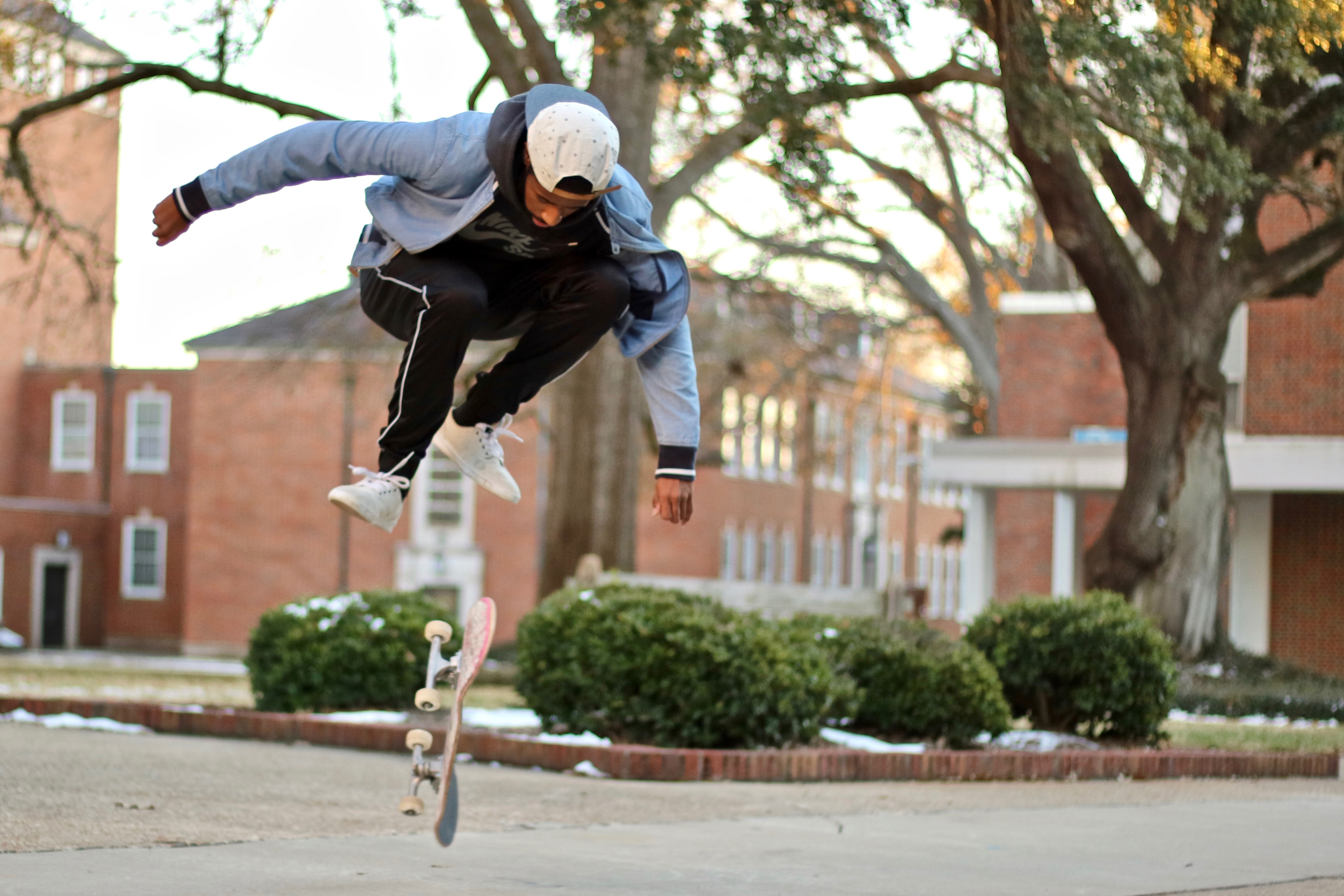 man-doing-jump-trick-on-skateboard image - Free stock photo - Public Domain photo - CC0 Images