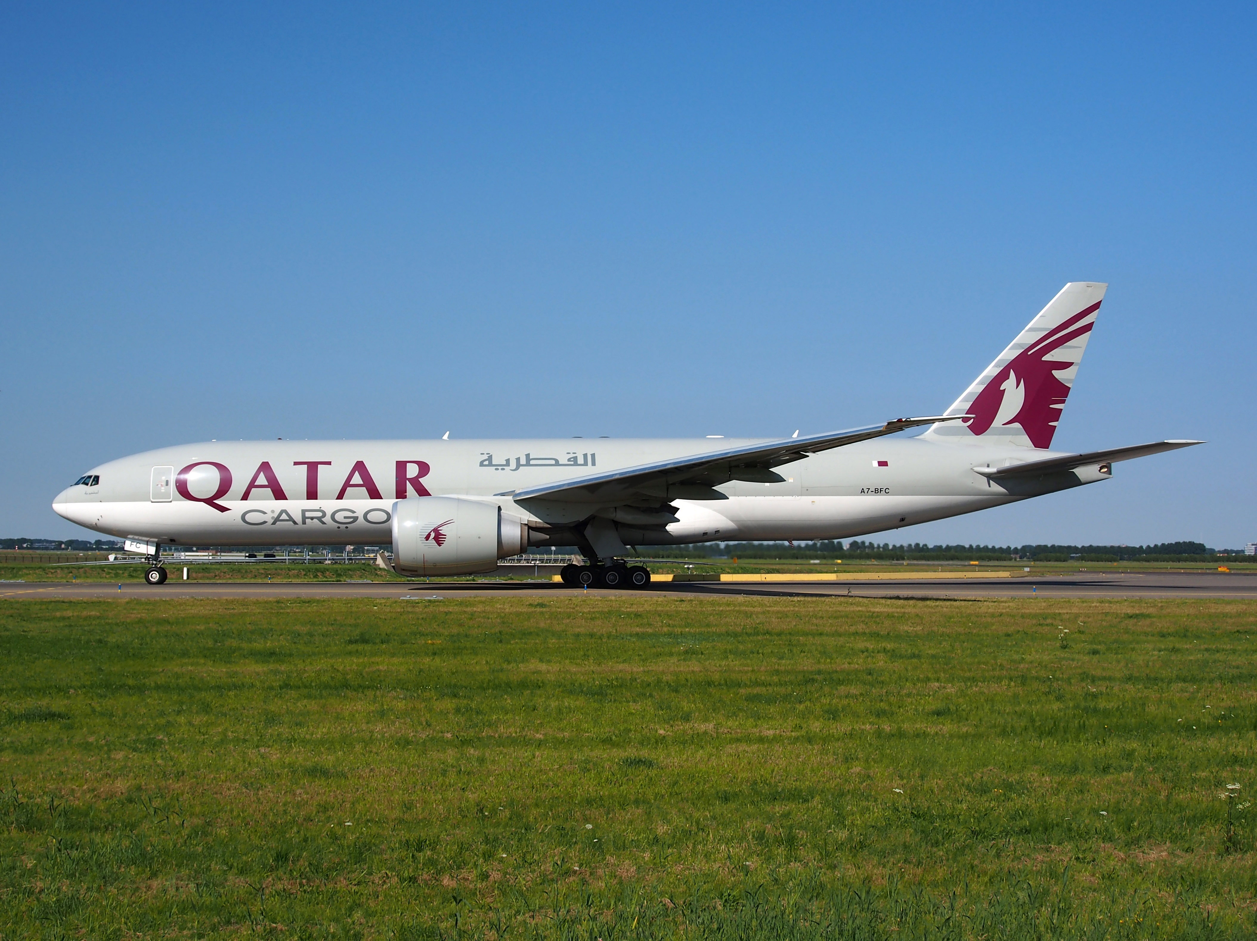  Qatar  Airways  Boeing 777  plane image Free stock photo 