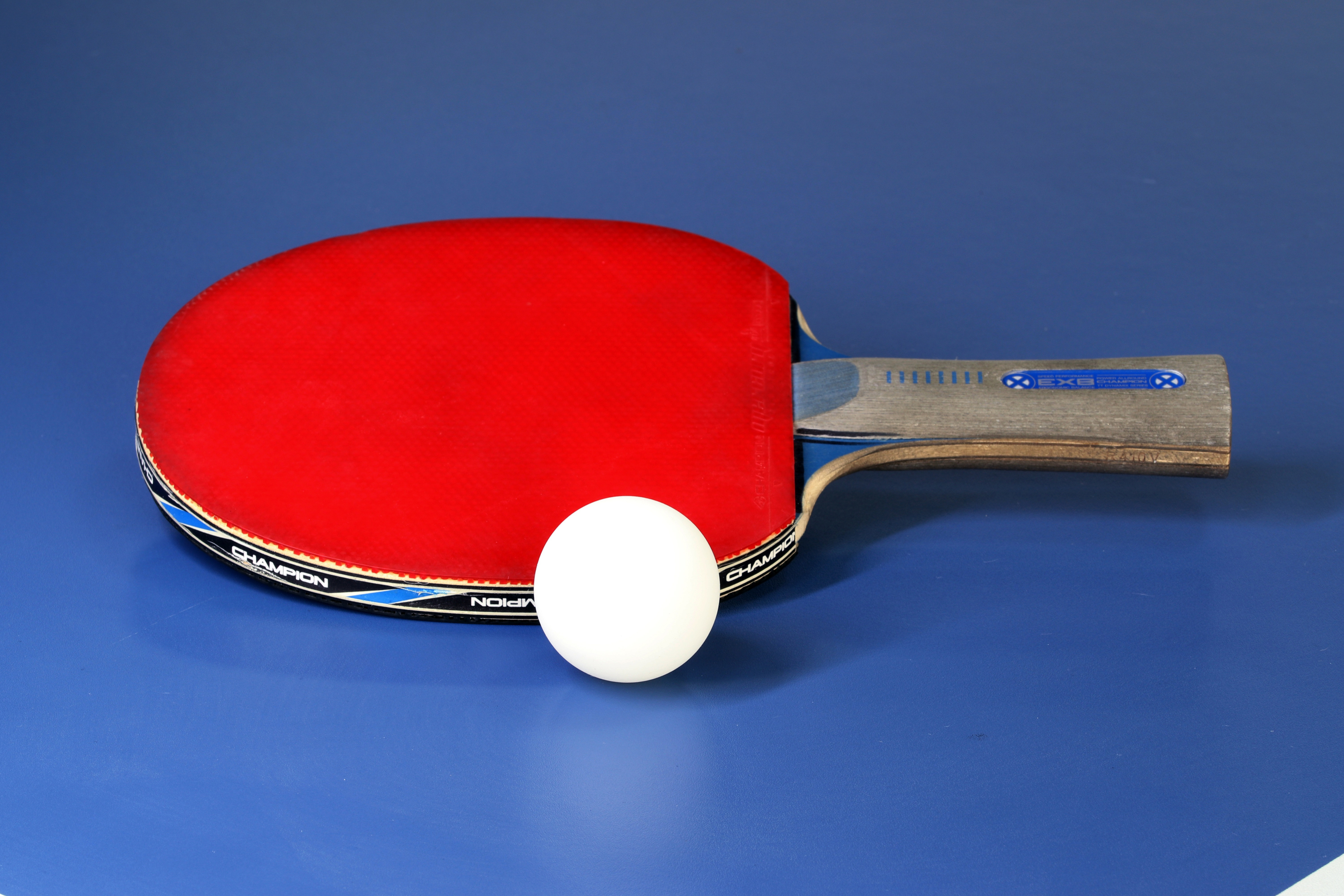 Чем отличается настольный теннис от пинг понга. Stiga 2022 ракетка. Ракетки для настольного тенниса пинг-понг. Настольный теннис ракетка и мяч. Теннисная ракетка для настольного тенниса.