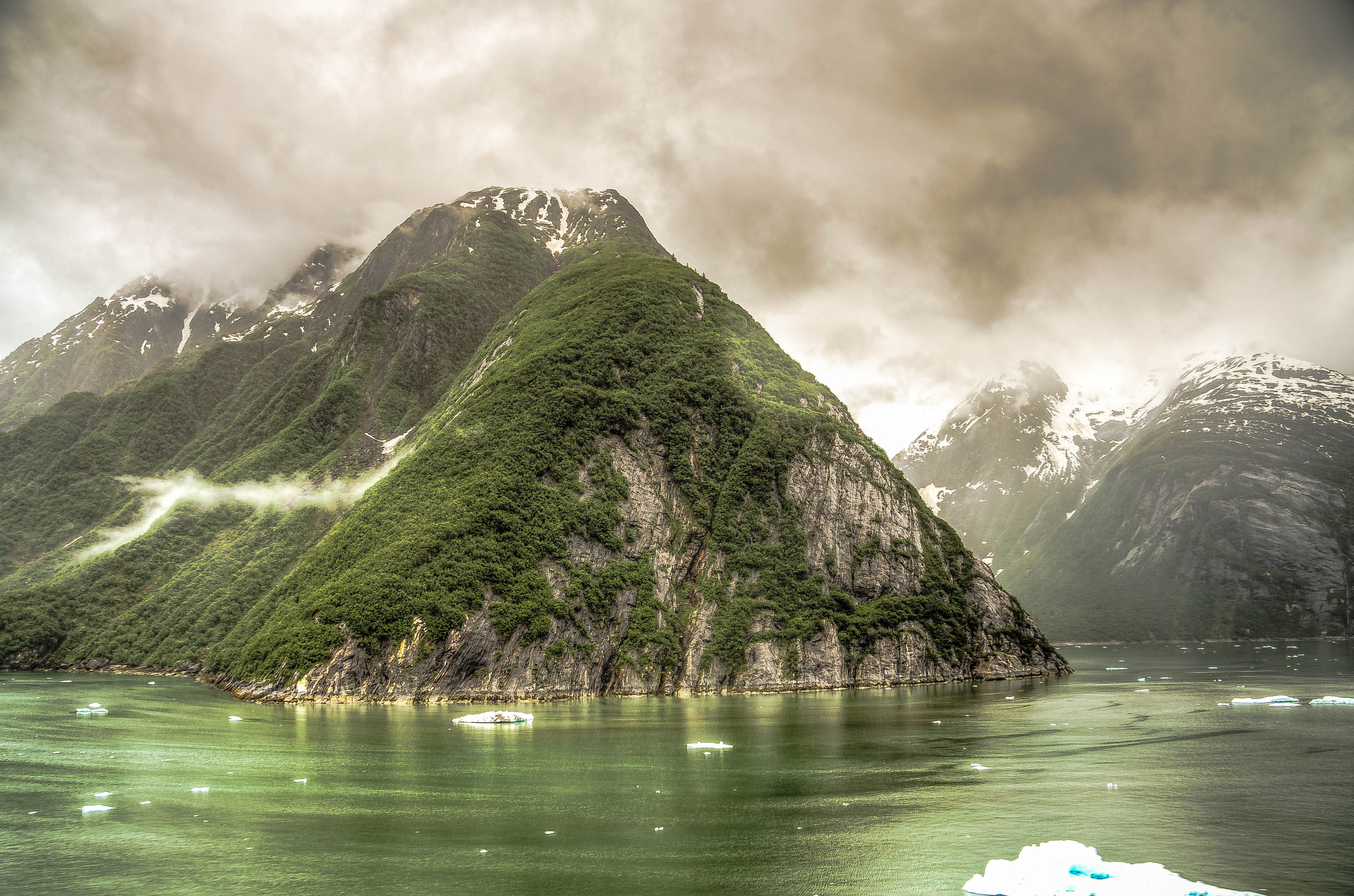 weather for an alaska cruise in june