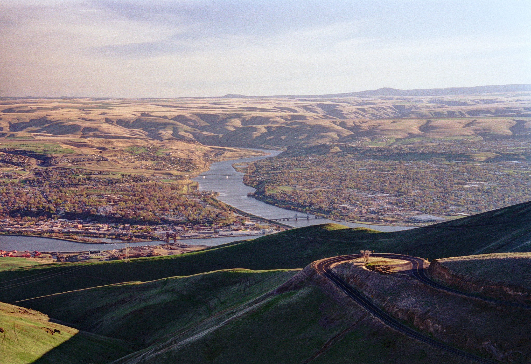 Landscape view of the valley and town of Lewiston, Idaho free photo. browse...