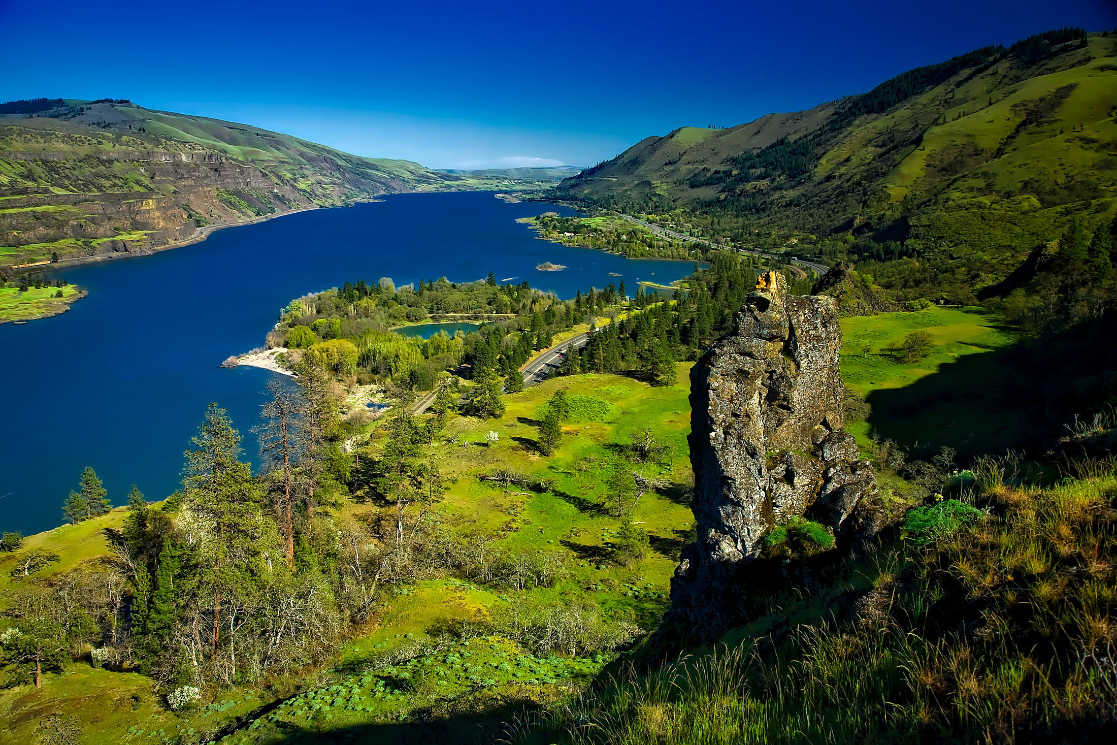 Columbia River Valley landscape in Oregon image - Free stock photo