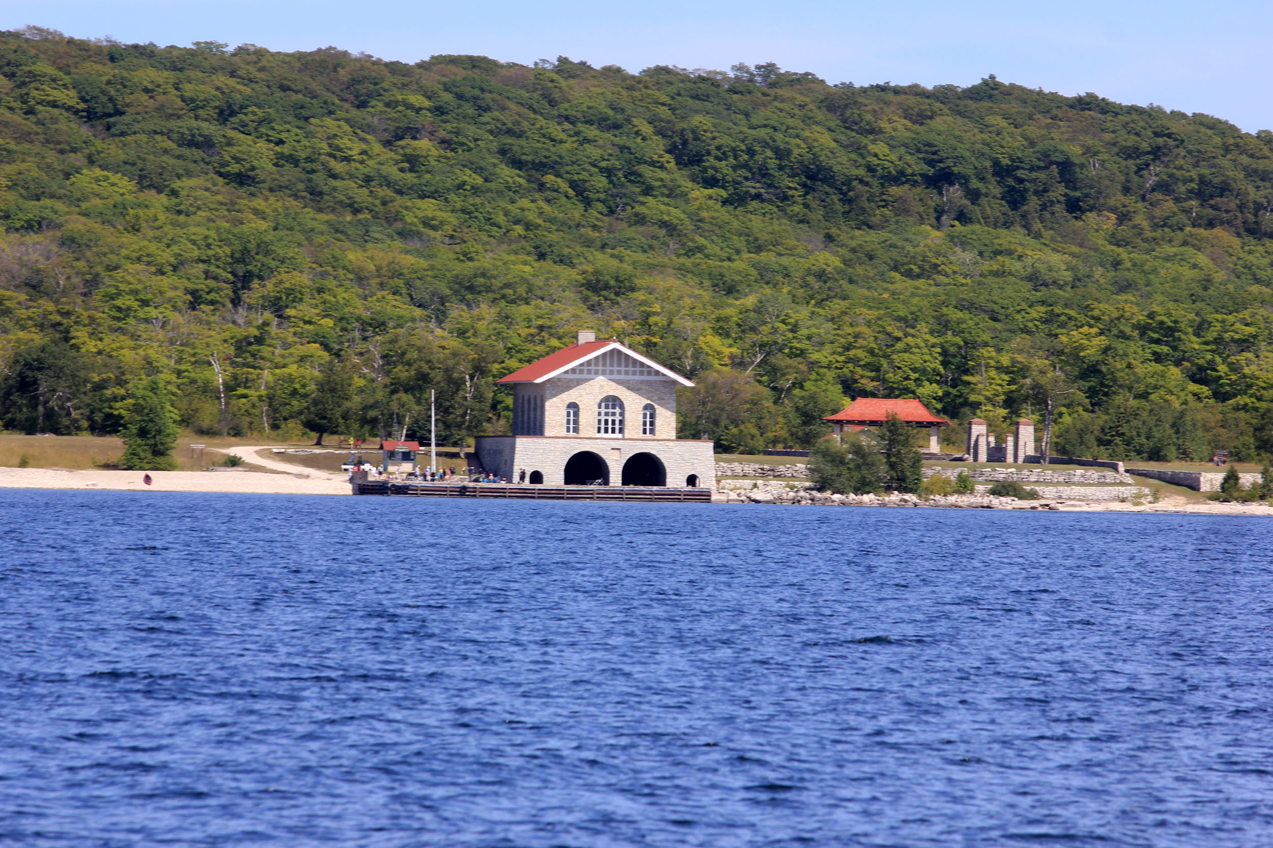 is rock island state park dog friendly