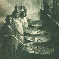 Women in the soup kitchens in 1932 in Santiago, Chile