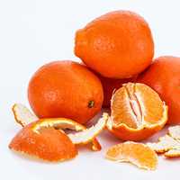 Oranges peeled and unpeeled