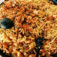Pasta with sauce and clams