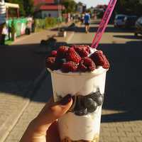 Yogurt with raspberries and blueberries