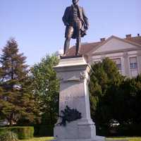 Kálmán Tóth Square and Statue, Baja