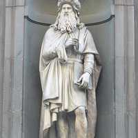 Statue of Leonardo Da Vinci