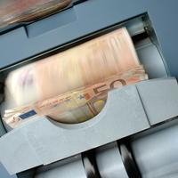 Money Counter with bills