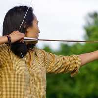 archer-drawing-back-bow
