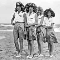 Boxing day beach scene 1931