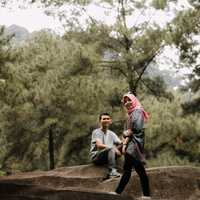 couple-in-outdoors-environment