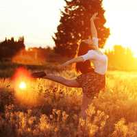 girl-dancing-in-the-sunlight