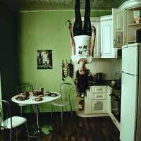 girl-standing-upside-down-from-the-roof