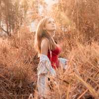 girl-with-red-tee-shirt-in-the-light