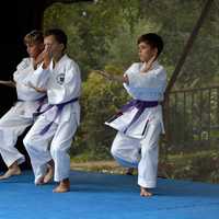 kids-practicing-karate