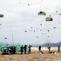 paratroopers-landing