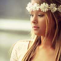 pretty-girl-with-crown-of-white-flowers