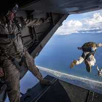 soldiers-jumping-from-an-airplane