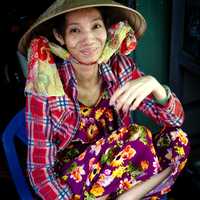 vietnamese-woman-in-the-marketplace