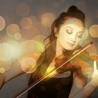 violin-player-with-light-sparkles