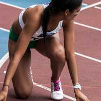 women-getting-ready-for-sprint-race