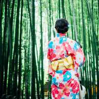 women-in-kimono-in-japan