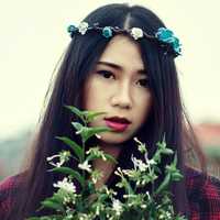 young-girl-with-flower-crown-and-white-flowers