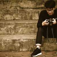 young-man-photographer-sitting-on-steps