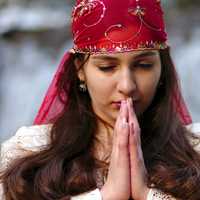 young-woman-praying