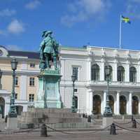 Gothenburg Town Hall with statue