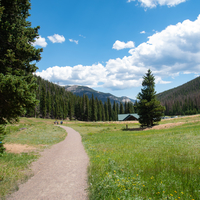 Path to the visitor center and mountains