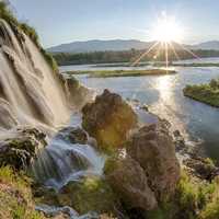 Sunlight and majestic waterfalls on the snake river in Idaho