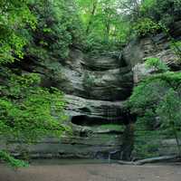 Full view of Canyon Waterfall in Starved Rock State Park, Illinois