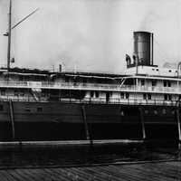 1909 panorama of passenger boats in Buffalo, New York