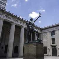 Statue in the middle of the courtyard at the Tennessee Legislative Buildings